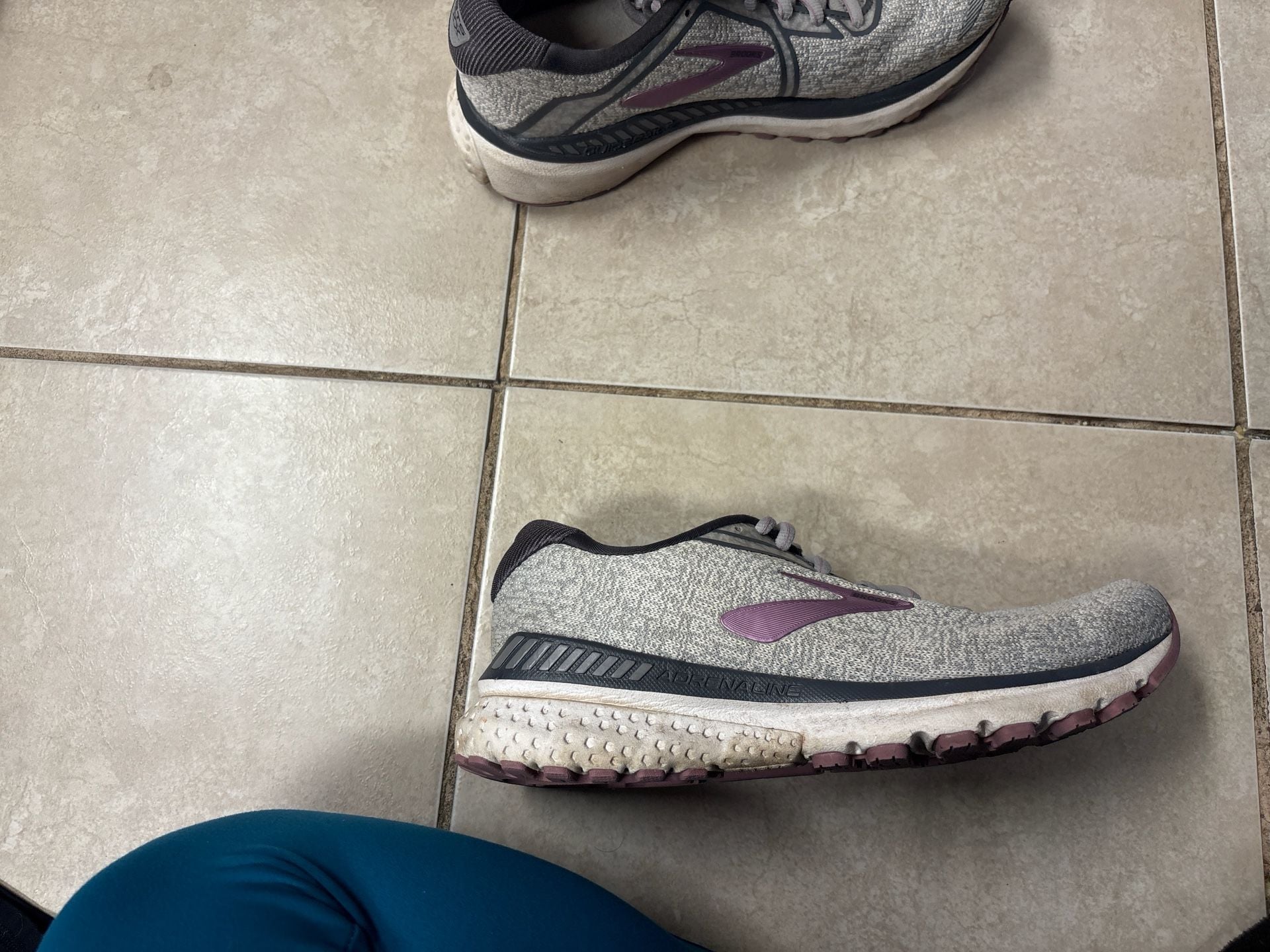 Brooks Adrenaline GTS 20 Women's Running Shoes Size 7.5 Gray Purple 1202961B030 4