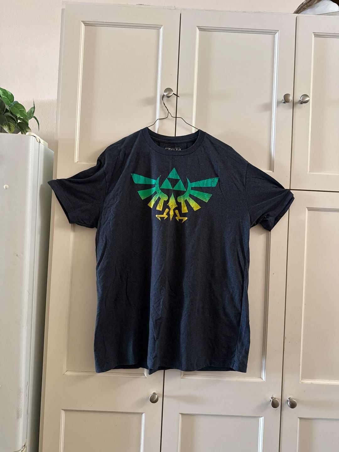 The Legend of Zelda Men's XL Triforce Wing Crest Graphic T-Shirt 2