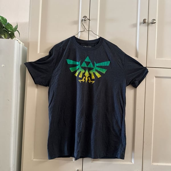 The Legend of Zelda Men's XL Triforce Wing Crest Graphic T-Shirt