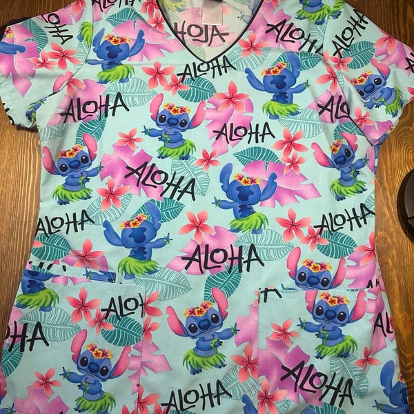 Disney Lilo & Stitch Tropical Aloha Hula Stitch V-Neck Scrub Top size Medium