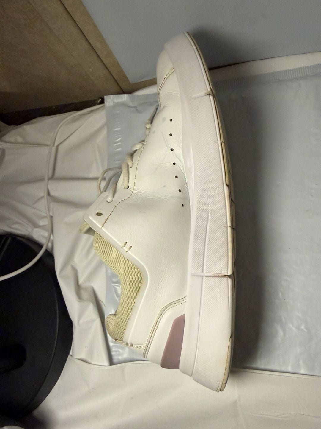 On Running The Roger Advantage White Rose Women's Size 9.5 5
