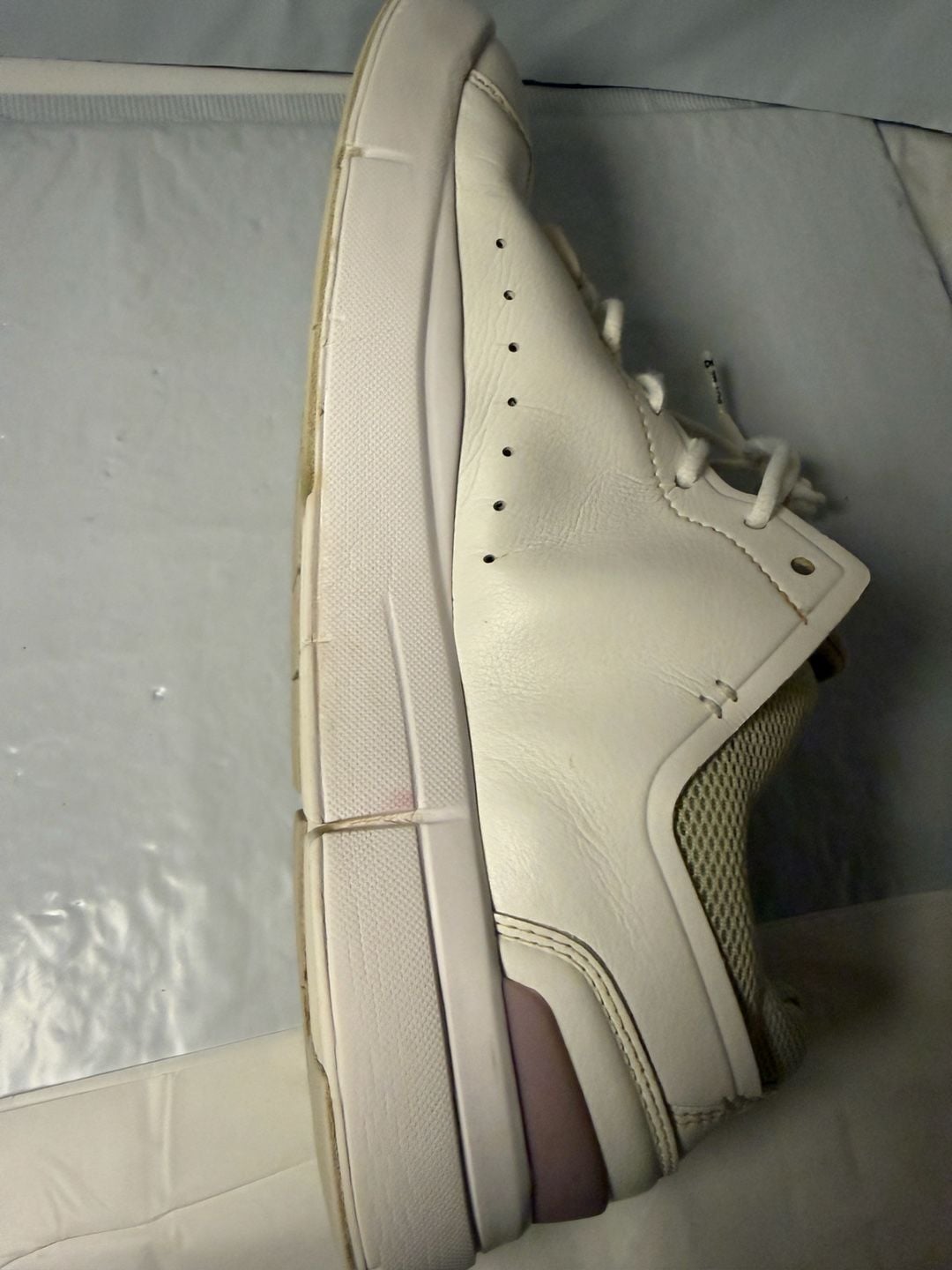 On Running The Roger Advantage White Rose Women's Size 9.5 7
