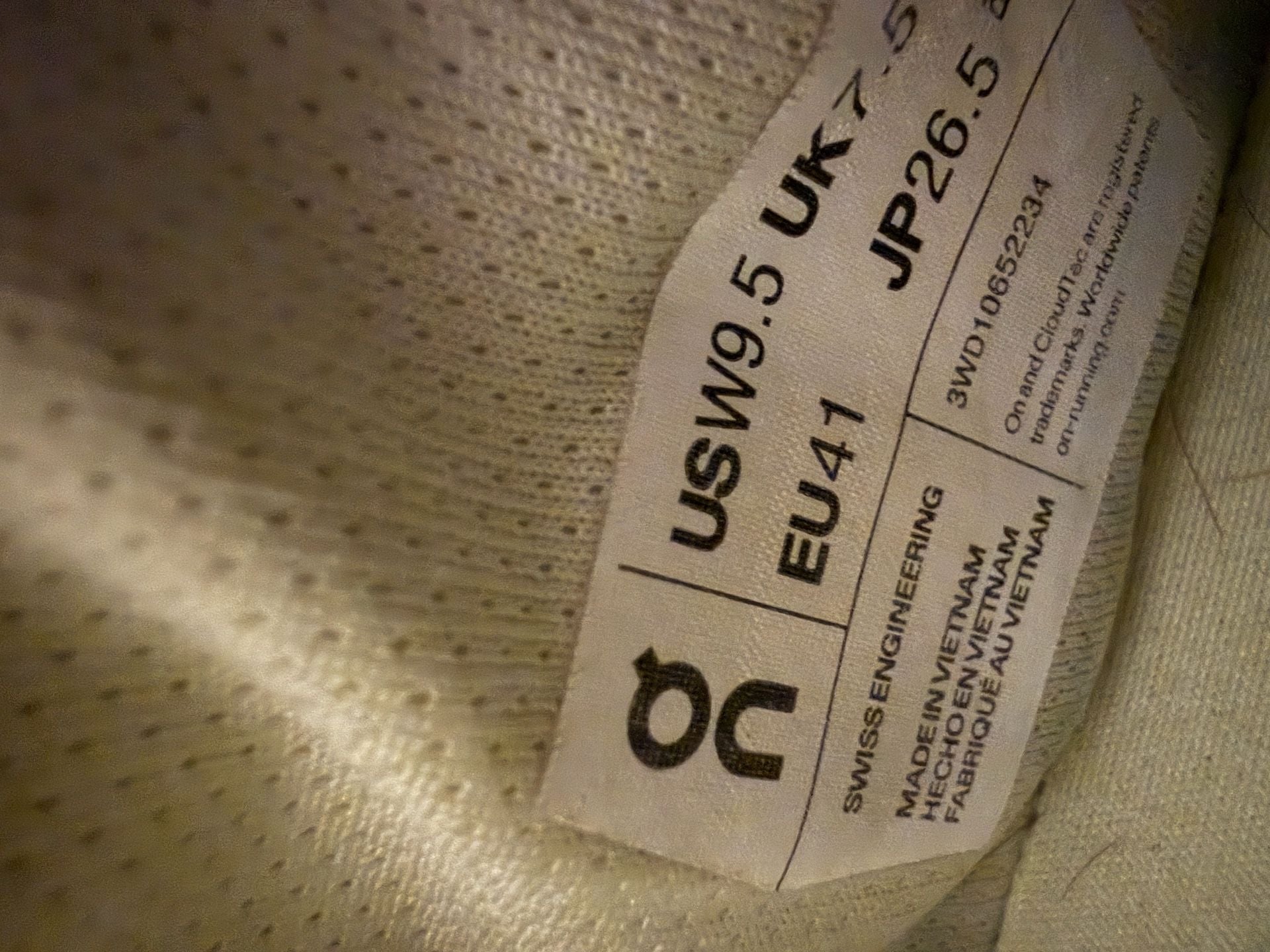 On Running The Roger Advantage White Rose Women's Size 9.5 9