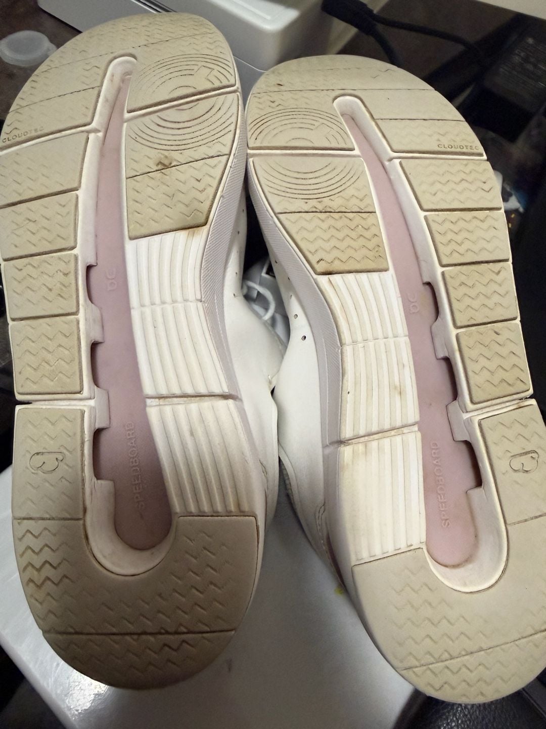 On Running The Roger Advantage White Rose Women's Size 9.5 11