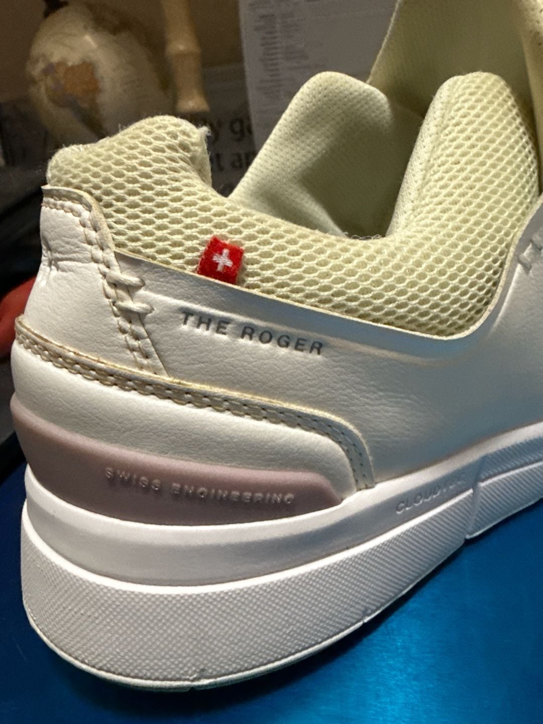 On Running The Roger Advantage White Rose Women's Size 9.5 12