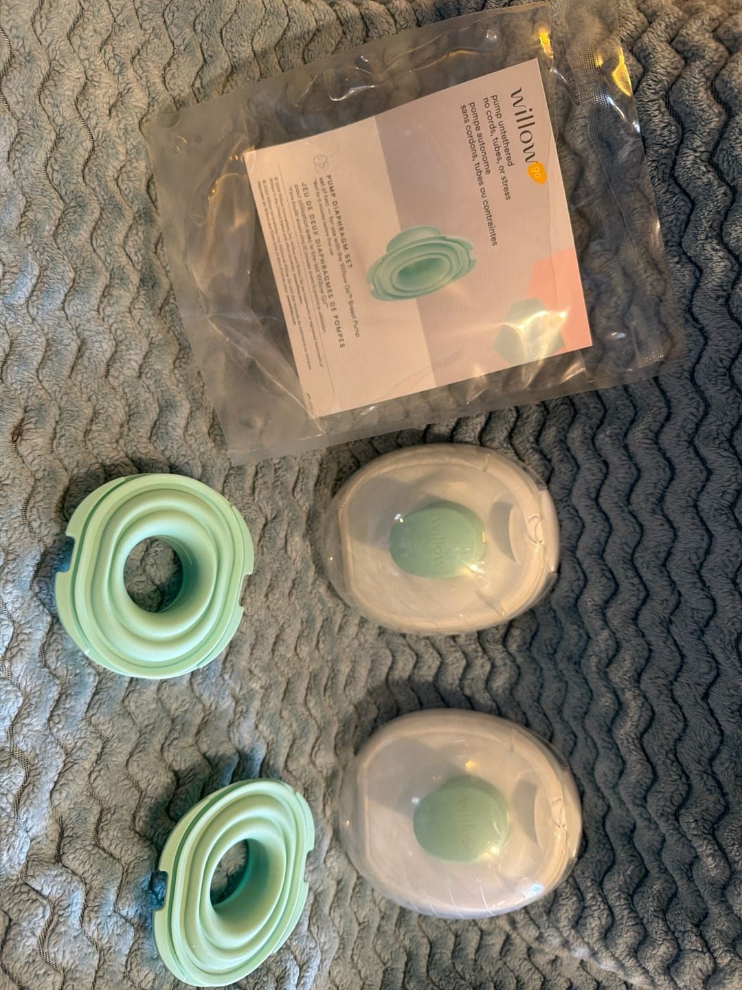 Willow Go Breast Pump Replacement Part Set: 2 Reusable Milk Containers and 2 Pump Diaphragms 1