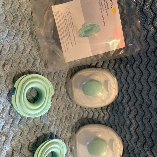 Willow Go Breast Pump Replacement Part Set: 2 Reusable Milk Containers and 2 Pump Diaphragms