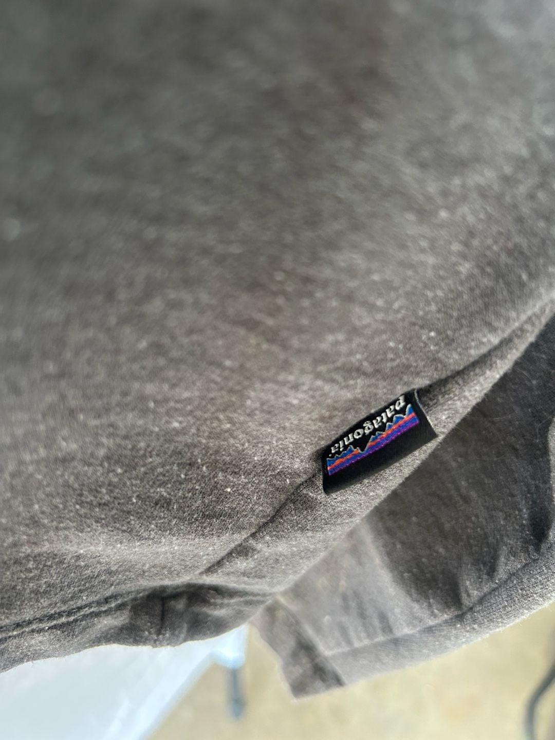 Patagonia P-6 Logo Lightweight Crewneck Sweatshirt - Forge Grey - Size Large 5