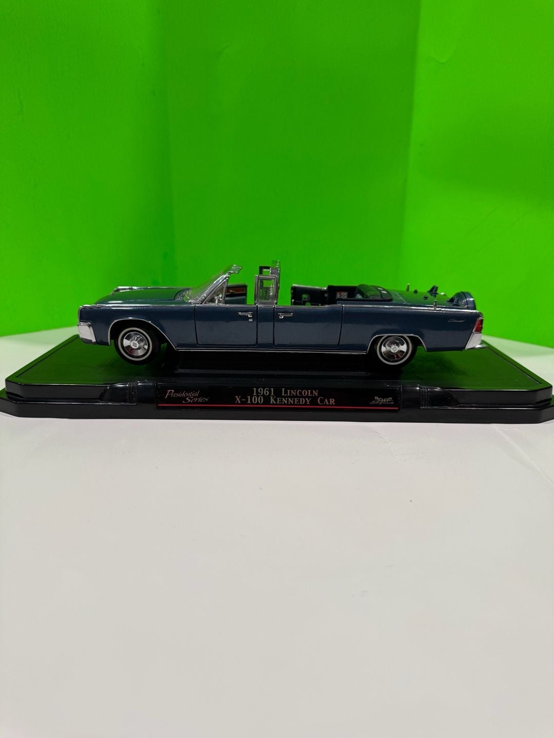 Lincoln Continental Presidential 1963 -Kennedy CAR CONVERTIBLE Diecast model Minichamps Diecast scale models, 1
