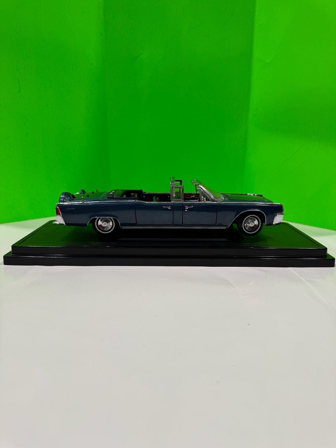 Lincoln Continental Presidential 1963 -Kennedy CAR CONVERTIBLE Diecast model Minichamps Diecast scale models, 4
