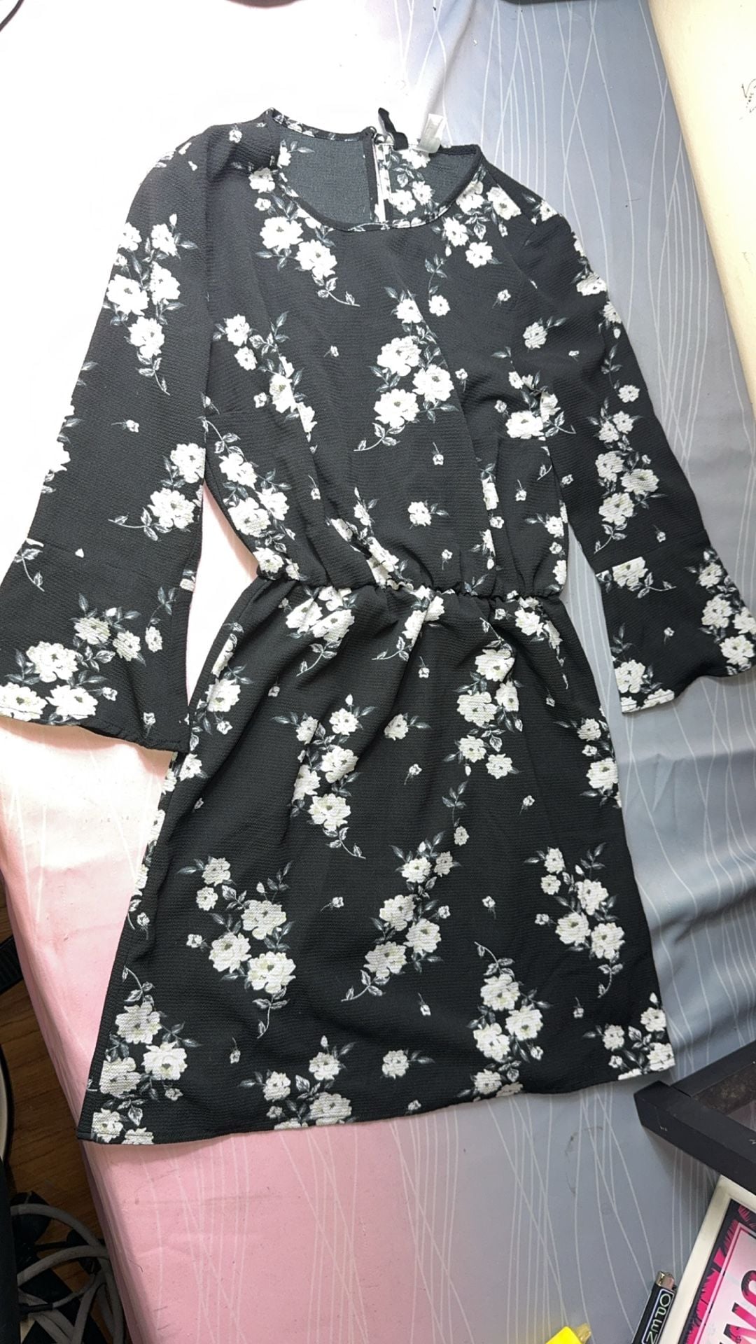H&M Divided Black Floral Crêpe Mini Dress with Bell Sleeves Size 2 2