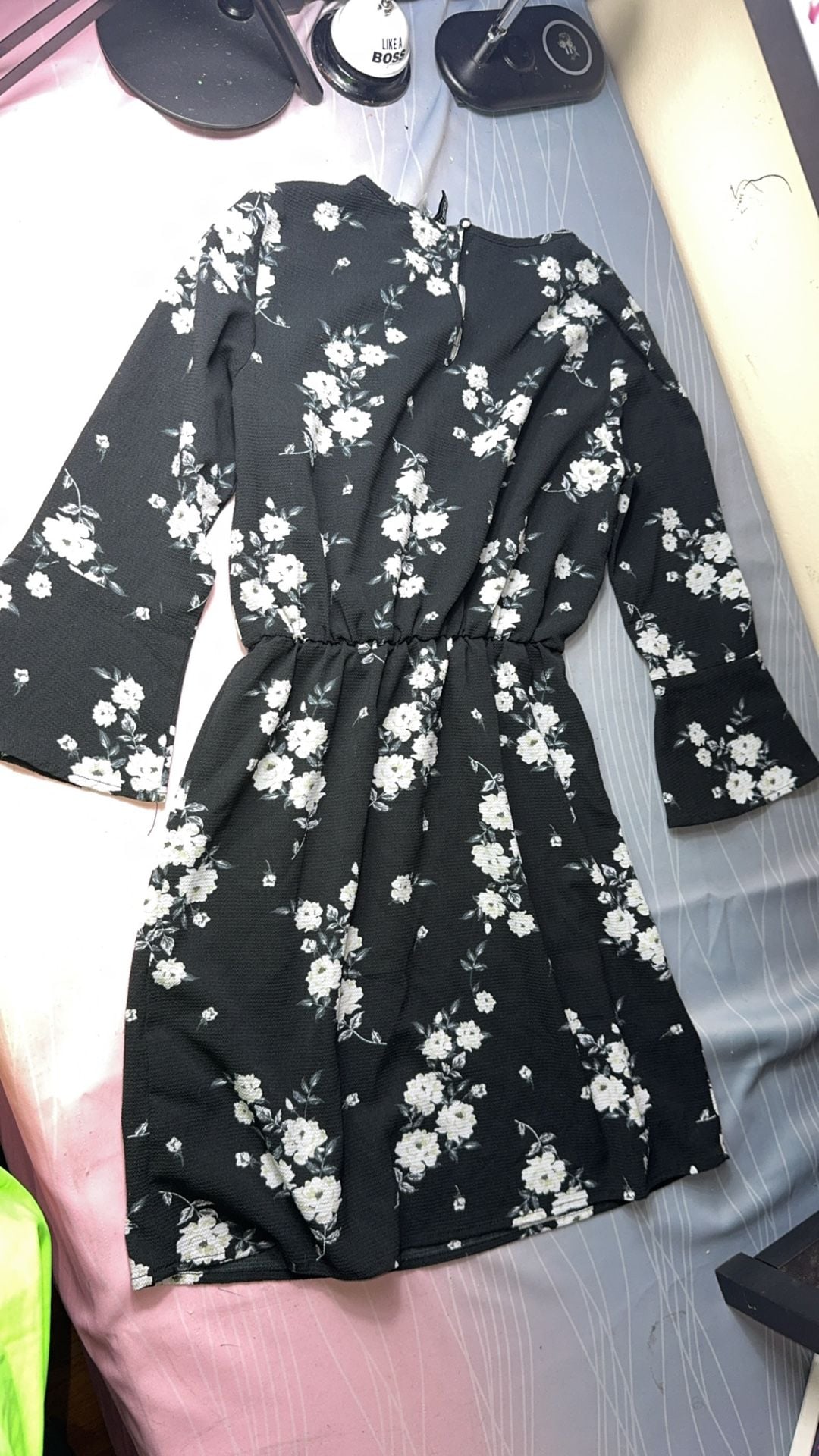 H&M Divided Black Floral Crêpe Mini Dress with Bell Sleeves Size 2 3