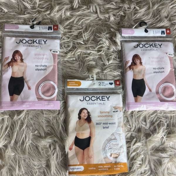 MEDIUM pack of 3 Jockey Essentials Smoothing Underwear. 