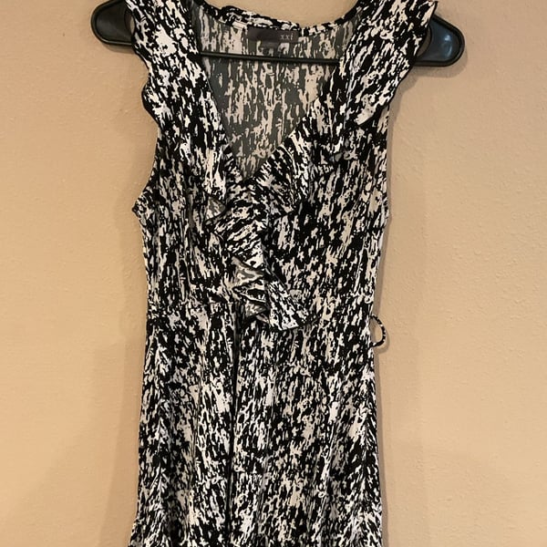 Forever 21 XXI Black and White Abstract Print Ruffle Surplice Dress