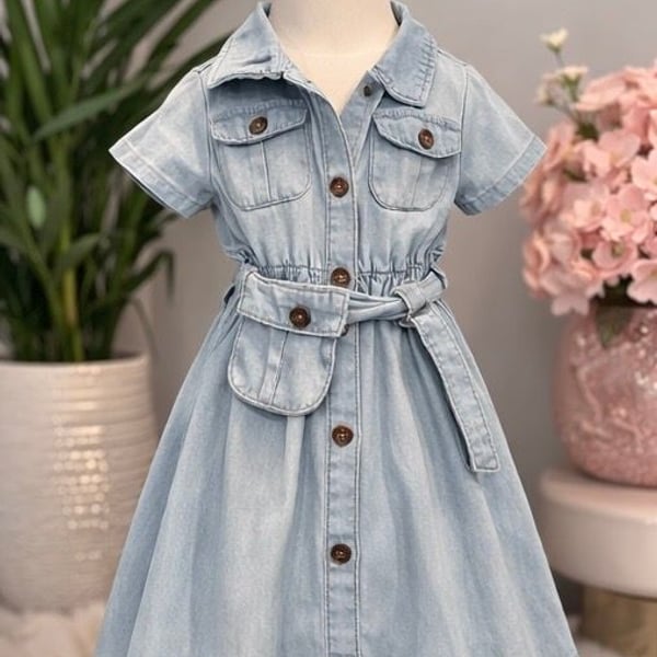 Little Girls Short Sleeve Button-Down Light Wash Denim Dress : Size 10