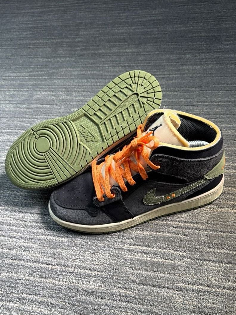 Air Jordan 1 Mid SE Craft Anthracite Sky J Light Olive 2