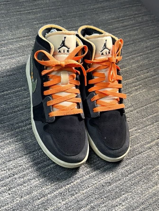 Air Jordan 1 Mid SE Craft Anthracite Sky J Light Olive 3