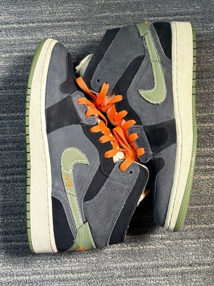 Air Jordan 1 Mid SE Craft Anthracite Sky J Light Olive 6
