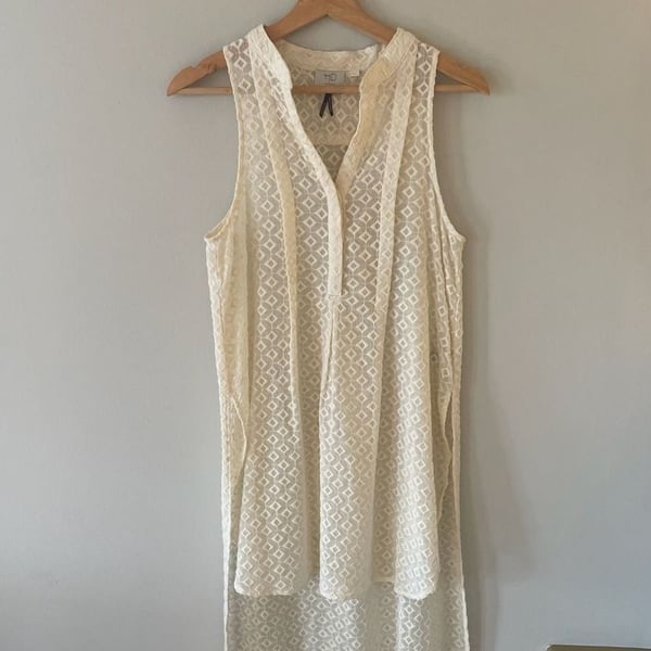 Anthropologie HD in Paris Ivory Diamond Lattice Lace Hi-Lo Tunic Blouse