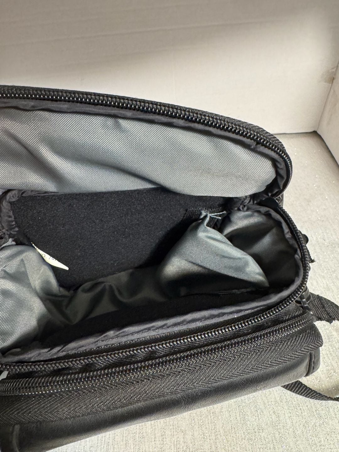 Vintage Case Logic Faux Leather Small Compact Camera Bag with Shoulder Strap 3