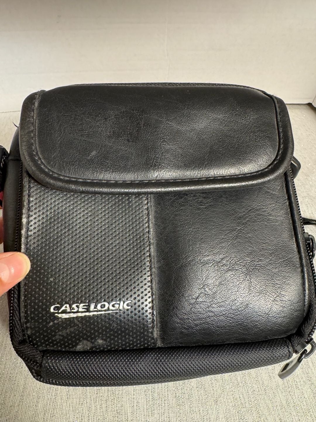 Vintage Case Logic Faux Leather Small Compact Camera Bag with Shoulder Strap 6