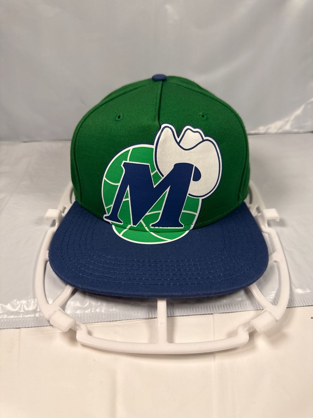 Dallas Mavericks Hardwood Classics Two-Tone Green and Navy Snapback Hat 2