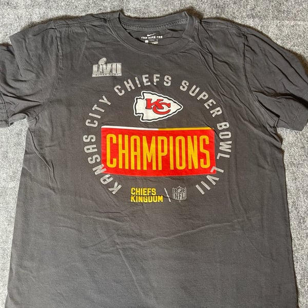 Nike Kansas City Chiefs Super Bowl LVII Champions T-Shirt - Medium