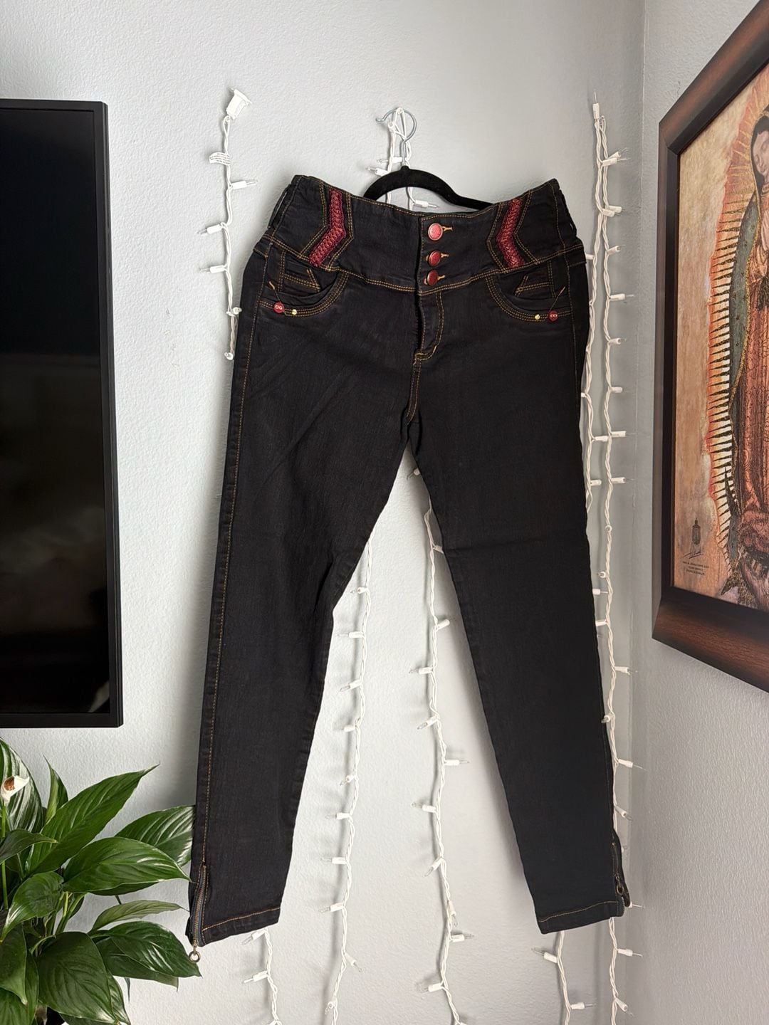 AMBAR Colombian High Waist Skinny Jeans with Red Embroidery and Ankle Zips 12