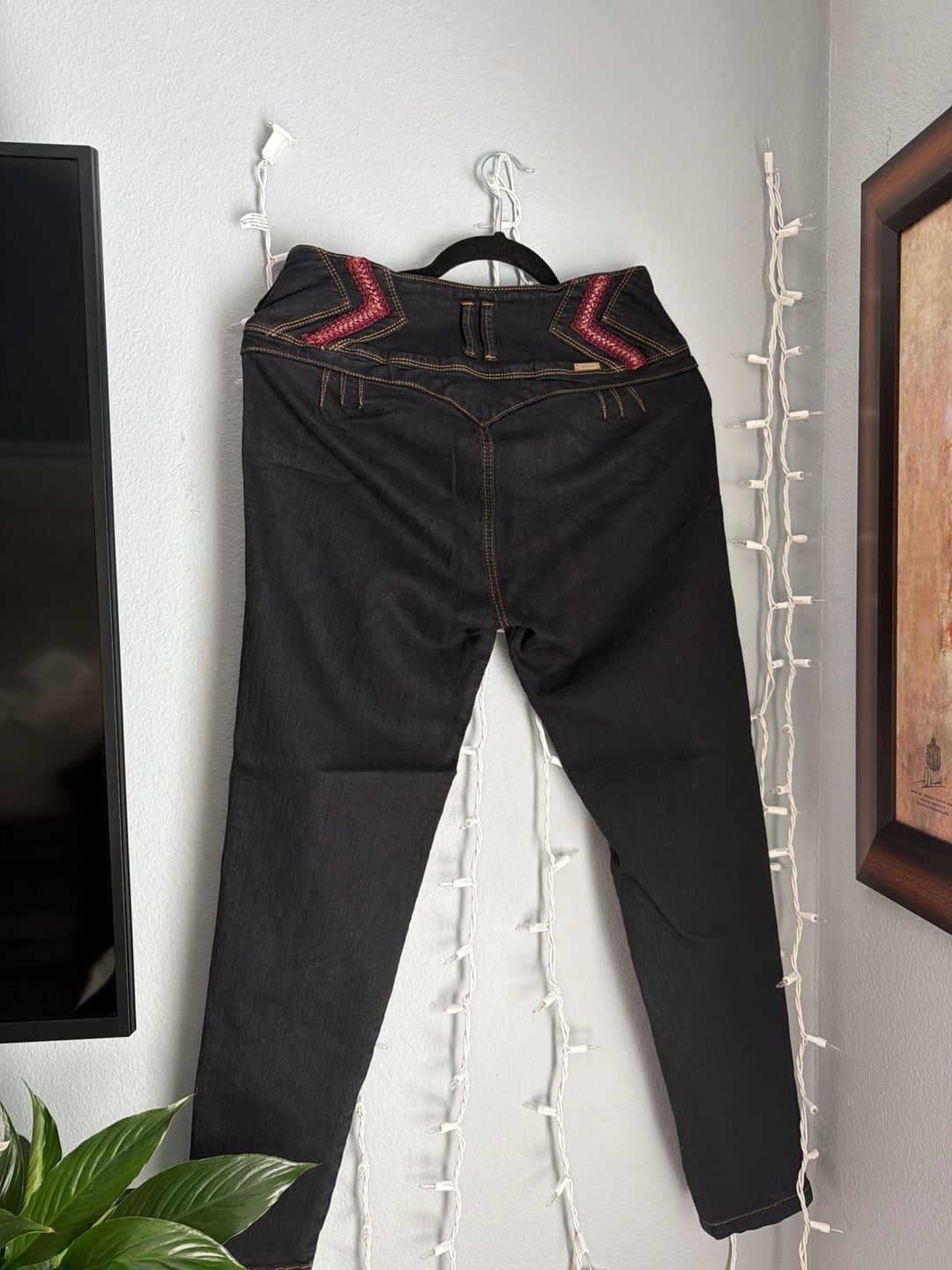AMBAR Colombian High Waist Skinny Jeans with Red Embroidery and Ankle Zips 14