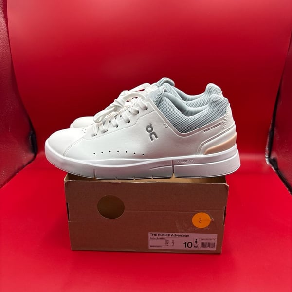 On Women's The Roger Advantage Sneakers White/Rosehip USW 10