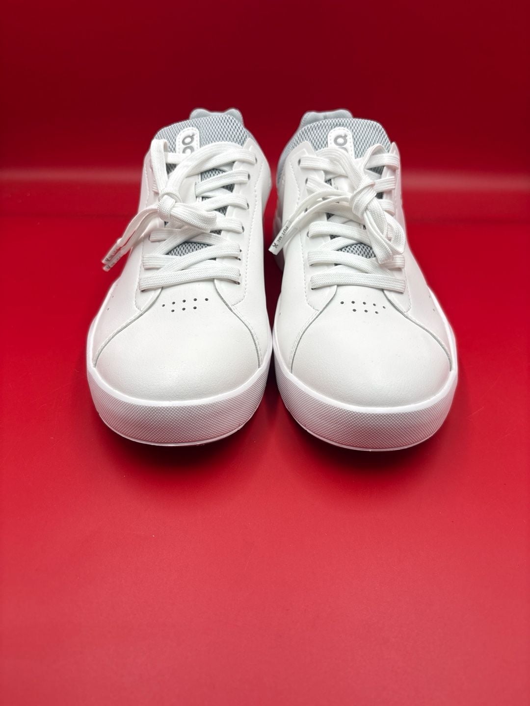 On Women's The Roger Advantage Sneakers White/Rosehip USW 10 3