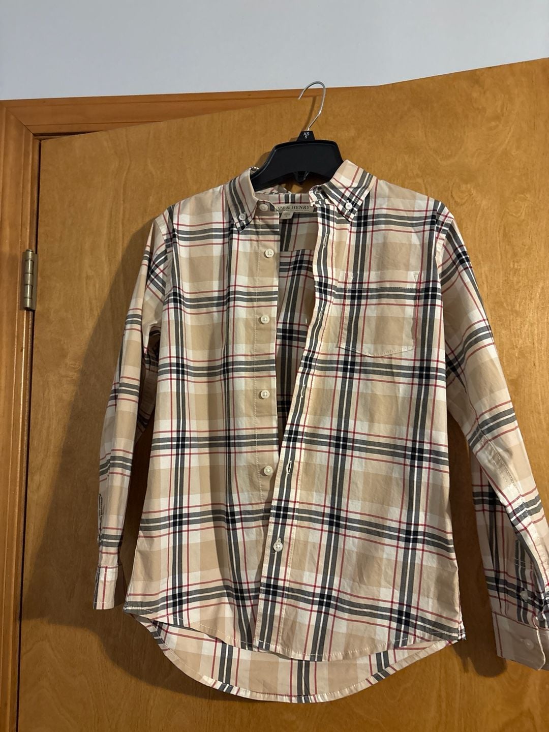 Hope & Henry Kids Long Sleeve Stretch Poplin Button-Down Plaid Shirt. This is a boys large not
Men’s. 2