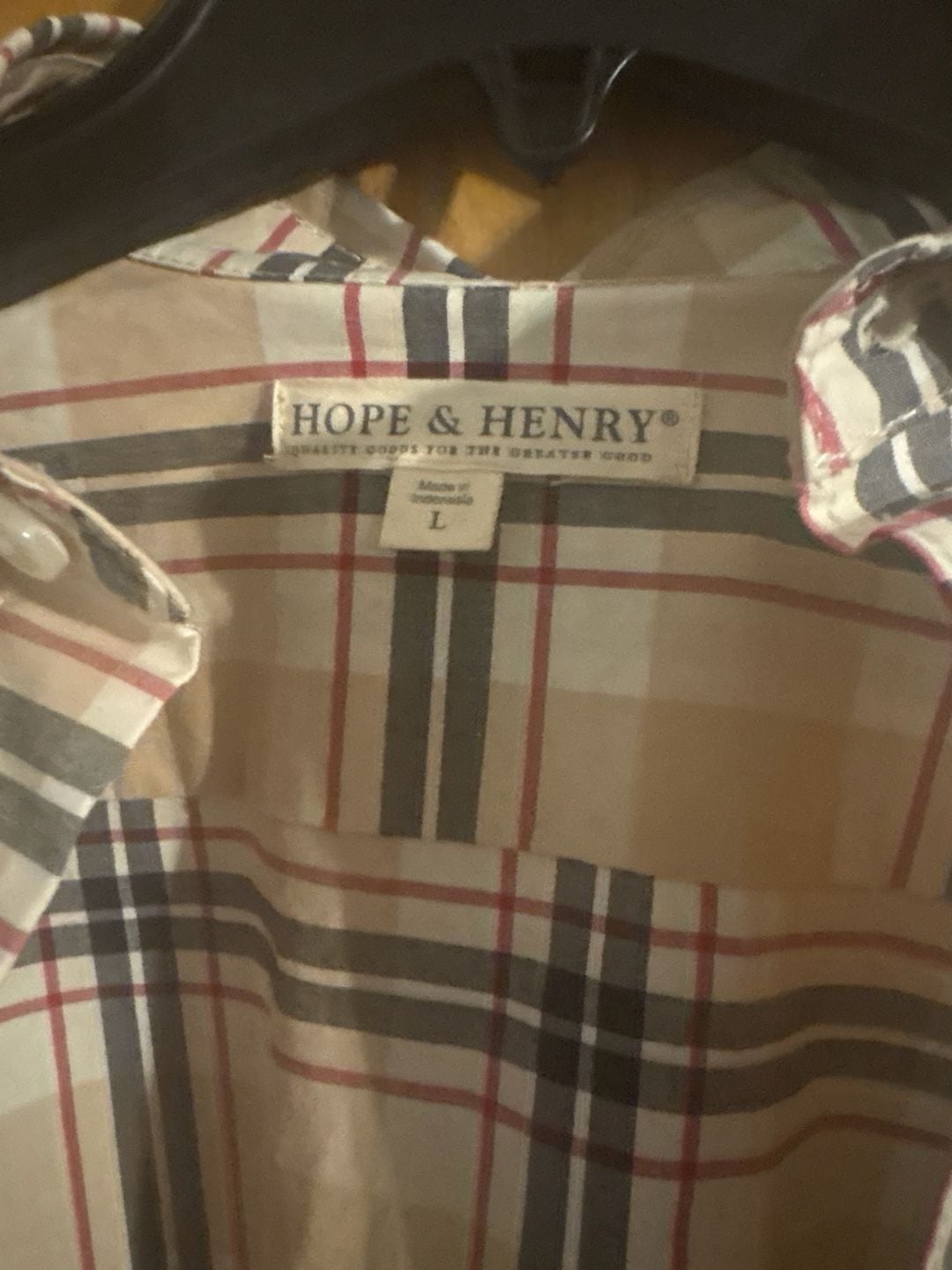 Hope & Henry Kids Long Sleeve Stretch Poplin Button-Down Plaid Shirt. This is a boys large not
Men’s. 3