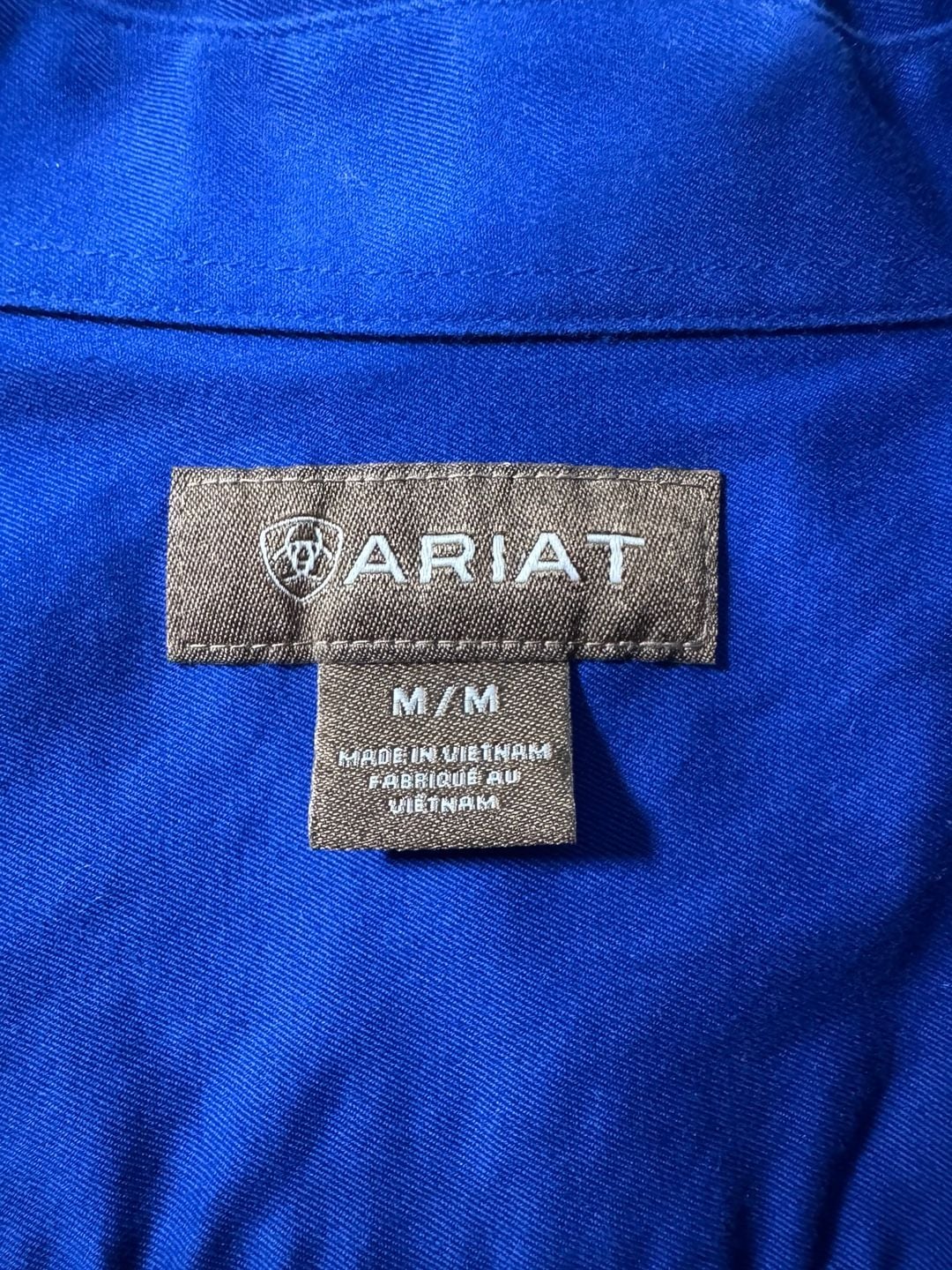 Ariat Men's Solid Twill Long Sleeve Classic Fit Western Shirt in Ultramarine 4