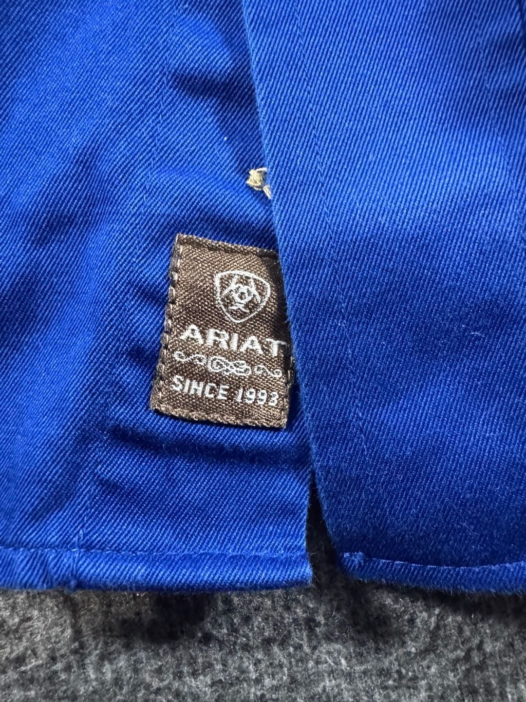 Ariat Men's Solid Twill Long Sleeve Classic Fit Western Shirt in Ultramarine 5