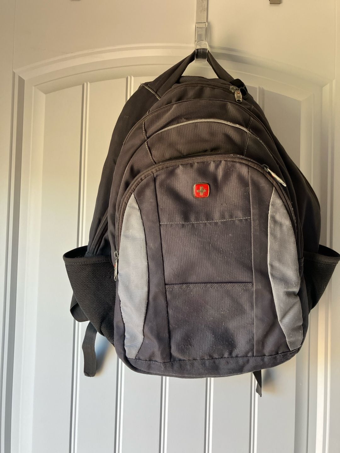 SwissGear Airflow Laptop Backpack Black with Gray Accents 2