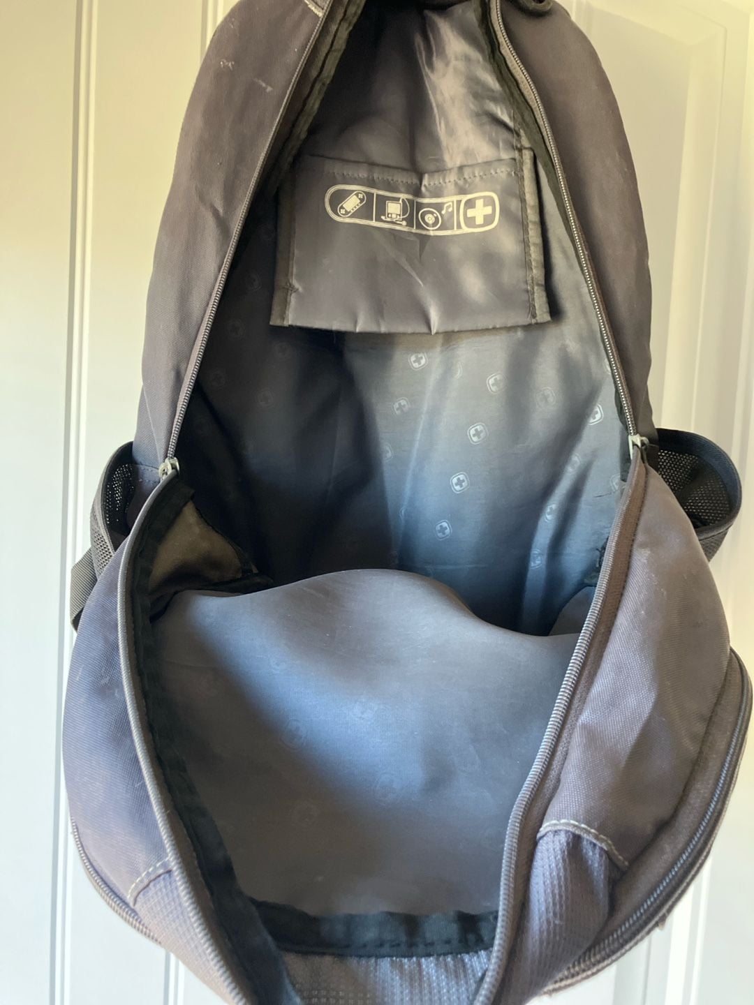 SwissGear Airflow Laptop Backpack Black with Gray Accents 4