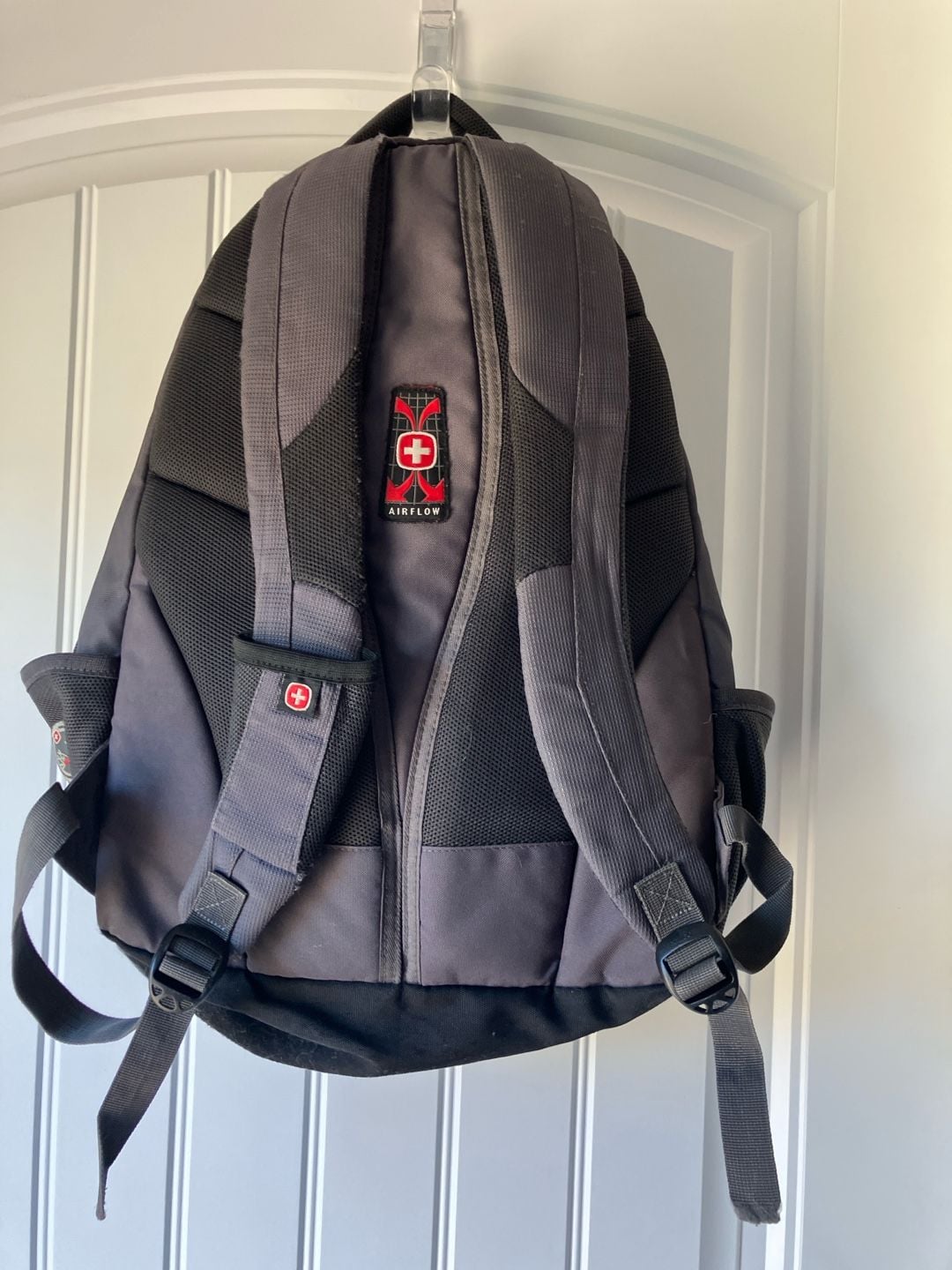SwissGear Airflow Laptop Backpack Black with Gray Accents 5