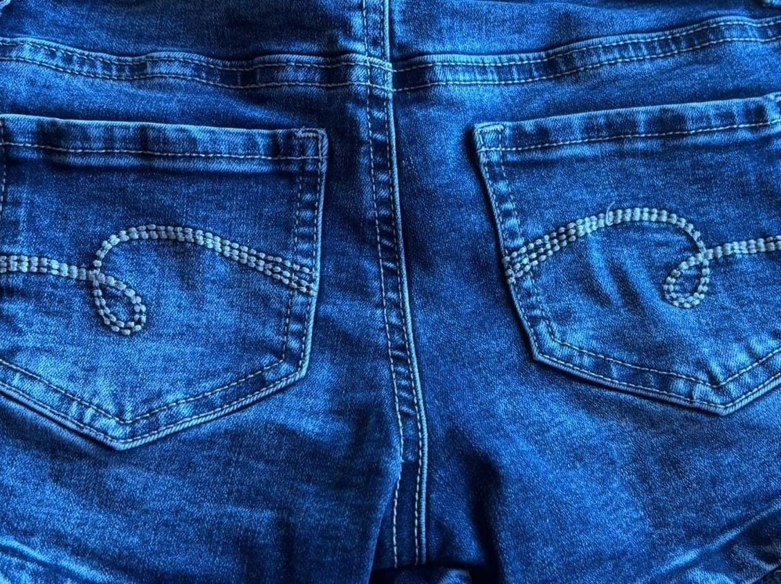 Girls Dark Wash Distressed Cut-Off Denim Jean Shorts  Size 8 LIKE NEW CONDITION 9
