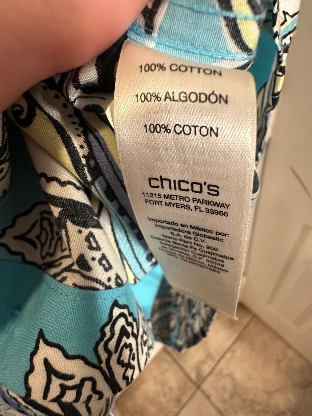 Chico’s Cotton Blue Paisley Tunic Small Coastal Resort Boho Blue Black No Iron Size 0 4