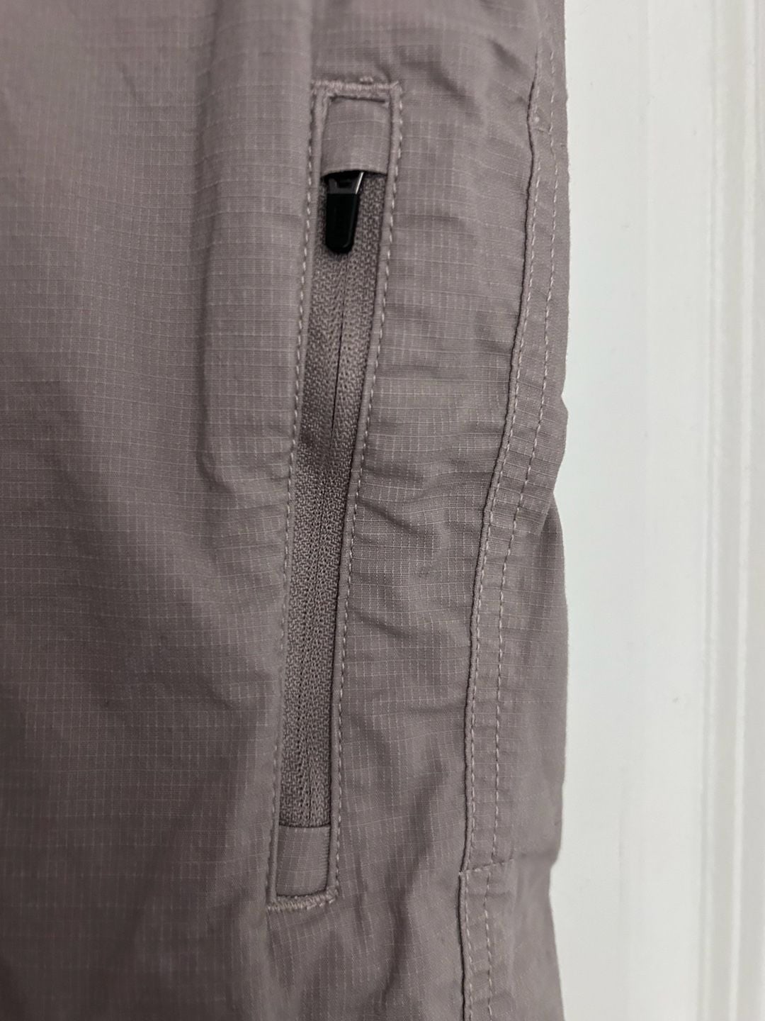 Vuori Women's Ripstop Pant in Mauve #VW401 Size L 4