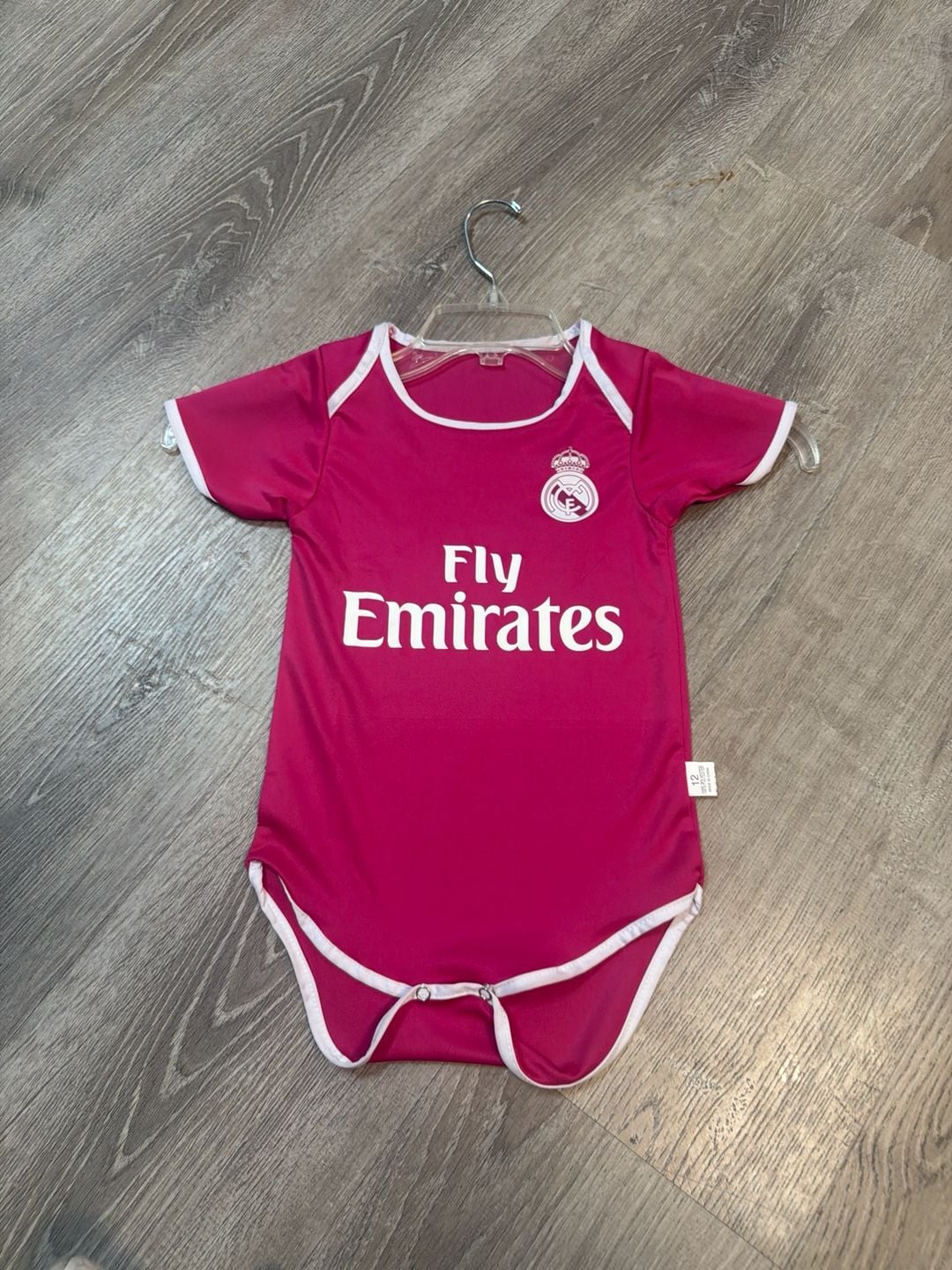 Real Madrid Pink Fly Emirates Baby Bodysuit Onesie Size 12 Months 2