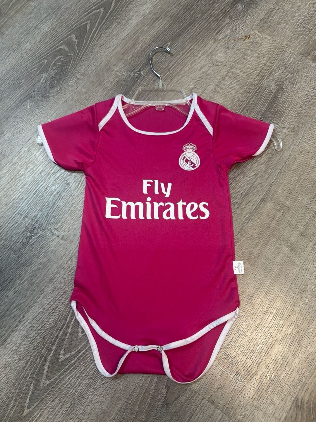 Real Madrid Pink Fly Emirates Baby Bodysuit Onesie Size 12 Months 3