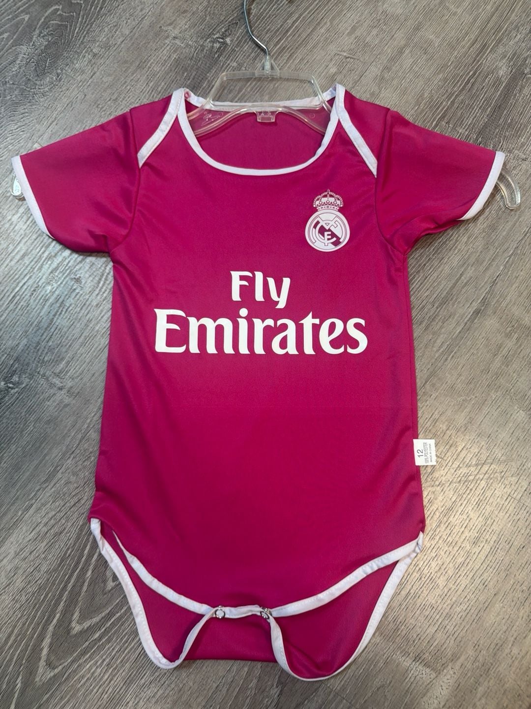Real Madrid Pink Fly Emirates Baby Bodysuit Onesie Size 12 Months 5