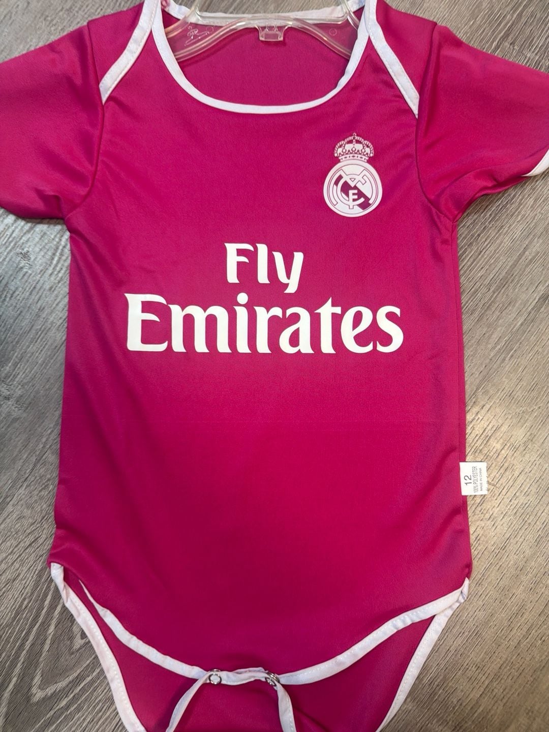 Real Madrid Pink Fly Emirates Baby Bodysuit Onesie Size 12 Months 6
