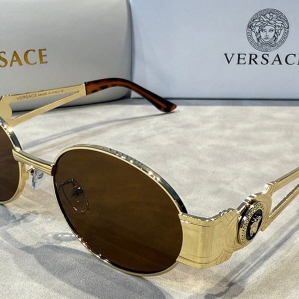 Luxury Oval Sunglasses – Gold Frame, Brown Lenses, High-End Designer Look w/ Case
