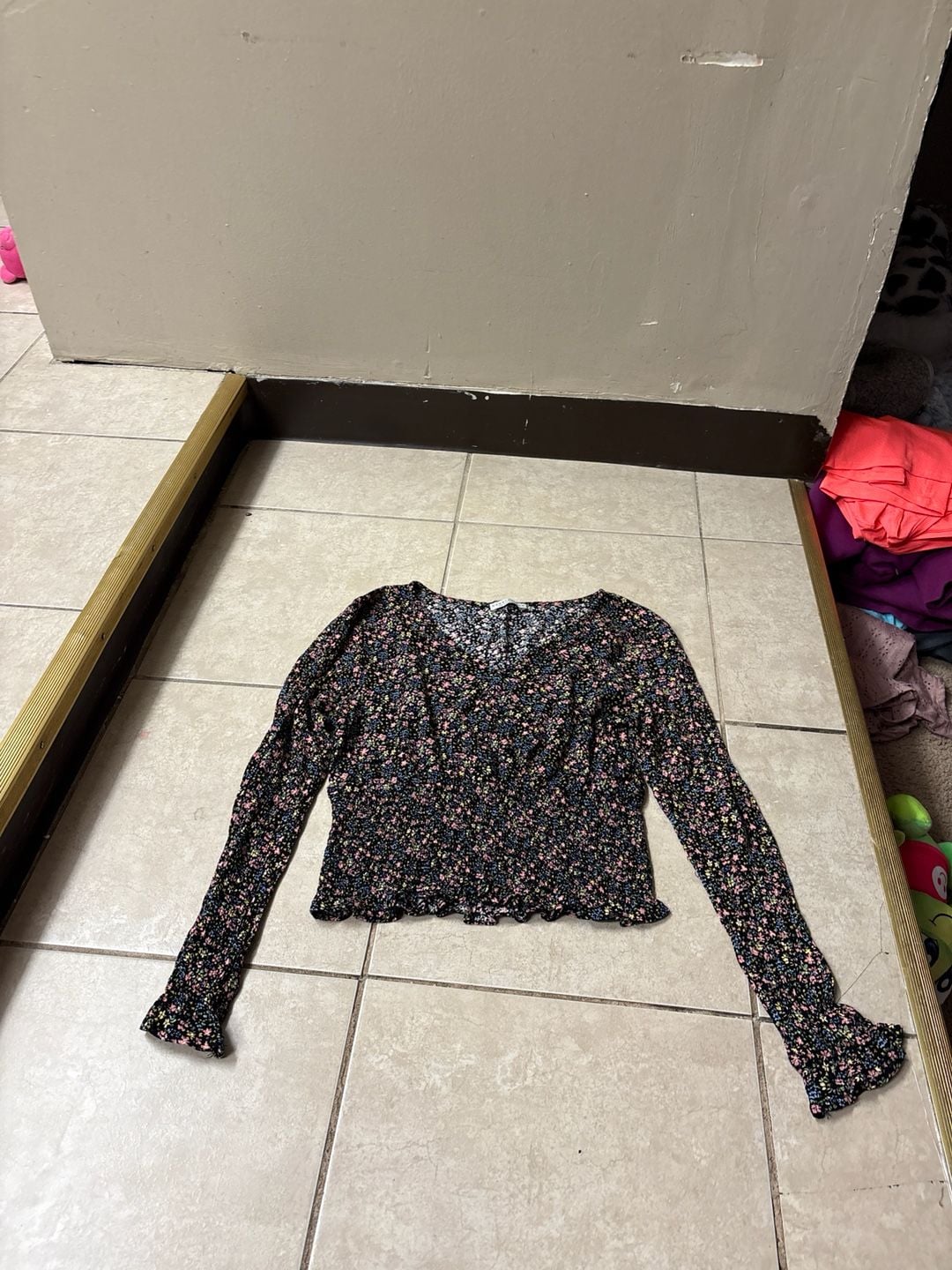 Paper Crane Floral Long Sleeve Smocked Hem V-Neck Top 2