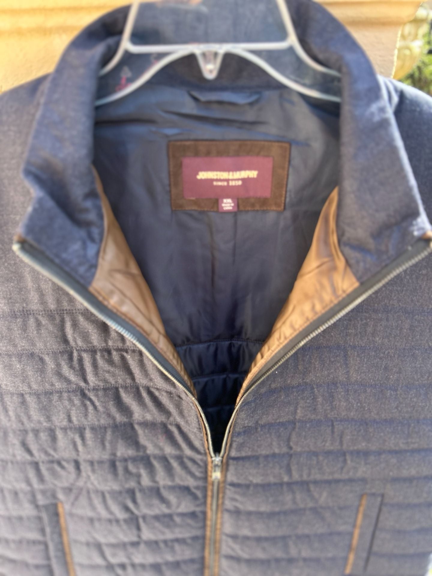 Johnston & Murphy Mens XXL Navy Quilted Full-Zip Vest with Suede Trim 4