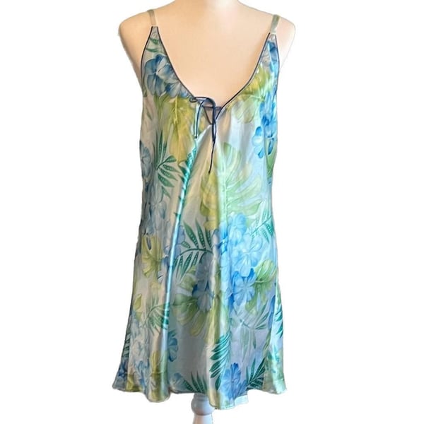 Icy Blue Floral Nighty Romantic Slip Dress Luxury Oscar de la Renta Sz. L.
￼