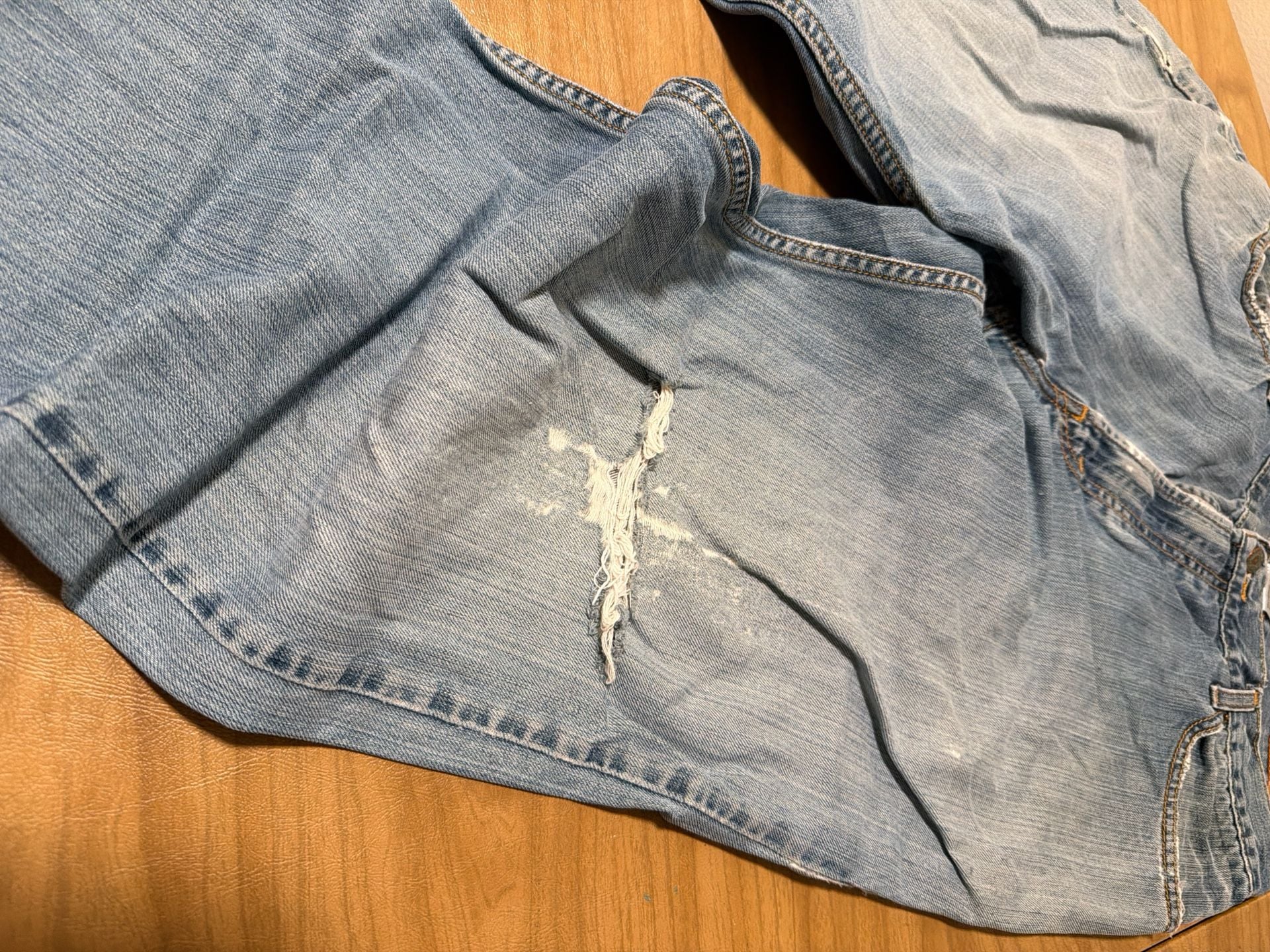 Levi's 559 Relaxed Straight Jeans W36 L34 Distressed Light Wash 3